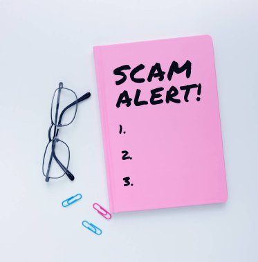 Kavramsal manşet dolandırıcılık uyarısı, kavramsal fotoğraf uyarması birini entrika ya da dolandırıcılık uyarısı