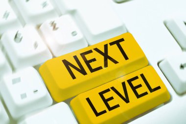 Sonraki Seviye, İşletme vitrininin birden fazla katı olduğunu gösteren metin işareti