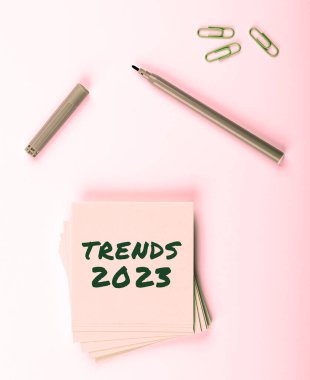 Metin işareti 2023 eğilimlerini gösteriyor, iş dünyası vitrinleri gelecek yıl yaygın olarak tartışılan eğilimler