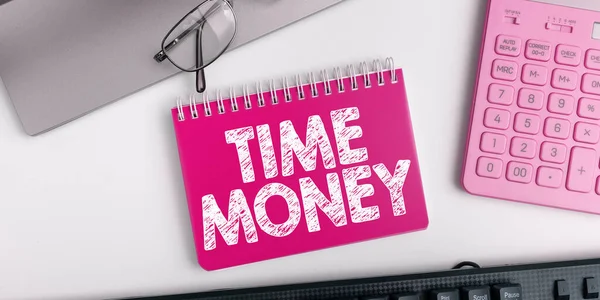 文字显示时间钱 互联网概念资金在指定的时间内预付 — 图库照片