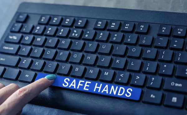 Konceptvisning Säkra Händer Internet Koncept Säkerställa Handens Sterilitet Och Renhet — Stockfoto
