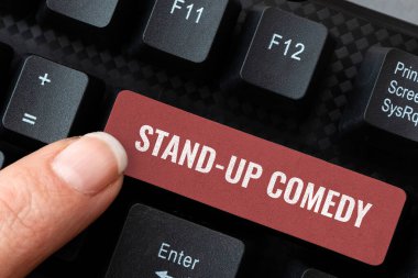Stand Up Comedy, Internet Concept Comedian 'ın canlı seyirci önünde canlı performansını gösteren bir ilham kaynağı.