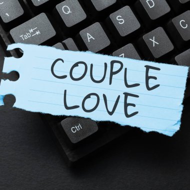 Birbirini çok seven iki kişinin birbirini sevmesi fikri ilham verici.