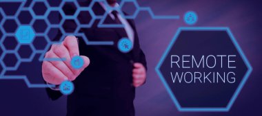 El yazısı tabelası Uzaktan Çalışma, İşletme vitrininde çalışanların çoğunlukla evden çalıştıkları durum