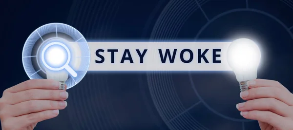テキストの表示を書く Stay Woke ビジネスコンセプトはあなたの周りと物事が起こっていることに気づいています情報を保持 — ストック写真