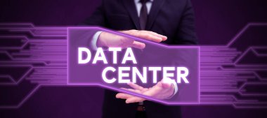 Kavramsal başlık Veri Merkezi, iş genel değerlendirmesi sunucular gibi bilgisayar tesisleri barındıran bir depo