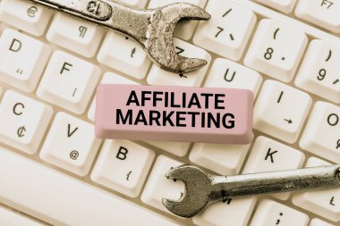 Metin işareti, başka bir kişinin ürününü teşvik ederek Komisyon Kazandığını gösteriyor