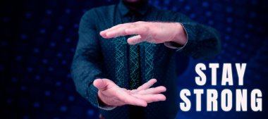 Metin başlığı: Güçlü kal, açık ol ve hayattan beklentilerinden asla vazgeçme.