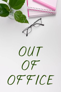 Ofis dışı kavramsal gösteri, iş dışında yazılan sözcük, iş dünyasında hiç kimse dinlenme zamanı değil.