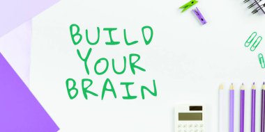 El yazısı metni Beyninizi Geliştirin, kavramsal becerileri korumak veya geliştirmek için zihinsel aktiviteler anlamına gelir