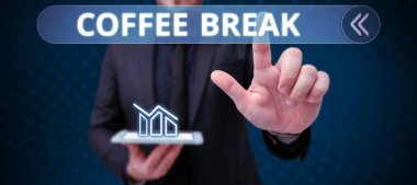 Kahve molası, bir fincan kahve içmek için çalışmayı bıraktığınızda kısa sürede iş yaklaşımınızı gösteren bir ilham.