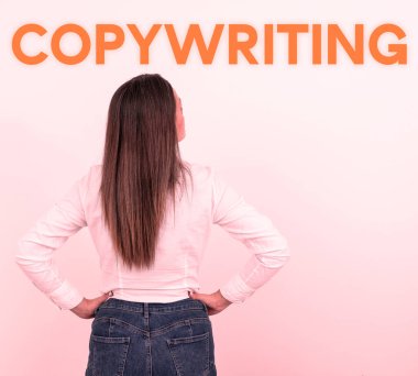 Reklam metninin veya tanıtım materyalinin yazımını gösteren metin, İnternet Konsepti