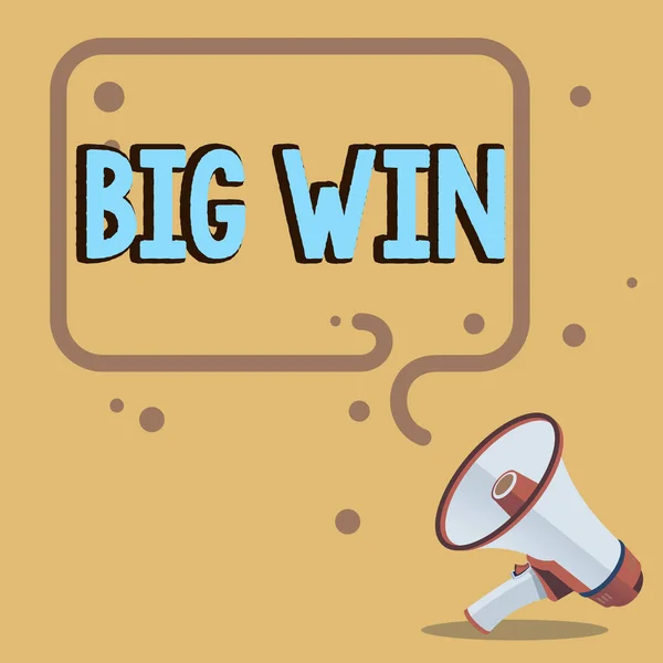 ビッグウィンのサインを示すインスピレーション ゲームで成功によって獲得した重要な賞金を獲得したビジネスショーケース — ストック写真