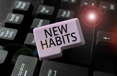 Metin Yeni Alışkanlıklar yazılıyor, düzenli olarak tekrarlanan davranış rutinini değiştirmek için kelime
