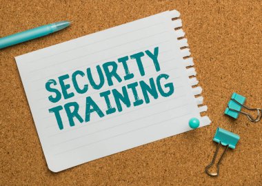 İlham veren Güvenlik Eğitimini gösteren metin, son kullanıcılara güvenlik farkındalığı eğitimi verilmesi üzerine yazılmış Sözcük