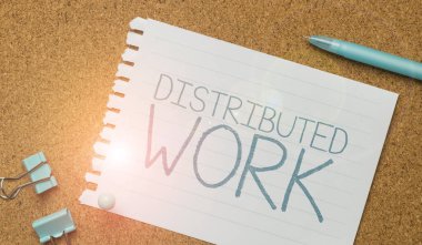 İlham kaynağı olan Dağıtılmış Çalışmaları gösteren metin, ağ tesisleri kullanan şirketler tarafından uygulanan anlam kavramı