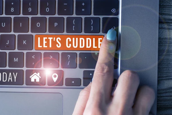 Sign Displaying Lets Cuddle Internet Concept Asking Hold Close Warmth — Stockfoto