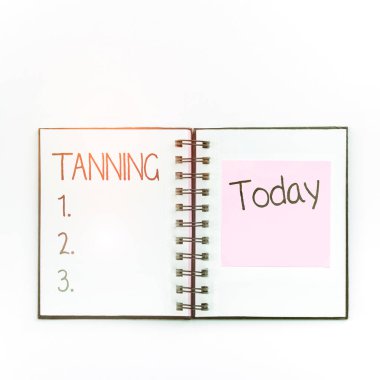 Bronzlaşma, iş fikri güneşe maruz kaldıktan sonra deri dokularının doğal olarak kararması.