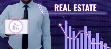 Metin başlığı: Gayrimenkul, kavramsal fotoğraf. Arazi ve binalardan oluşan mülkiyet.