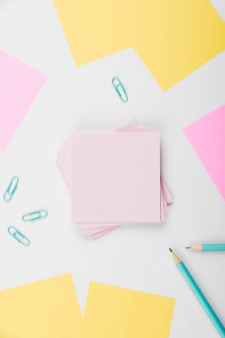 Çoklu Koleksiyon Ofisi Kırtasiye Fotoğrafı Tablo Üzerine Yerleştirildi