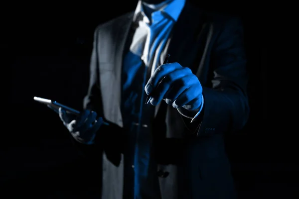 Man Holding Mobile Phone Pointing Recent Updates Pen —  Fotos de Stock