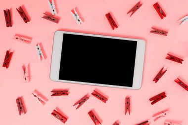 Important Message Presented On Phone On Desk With lothespins, Paper.