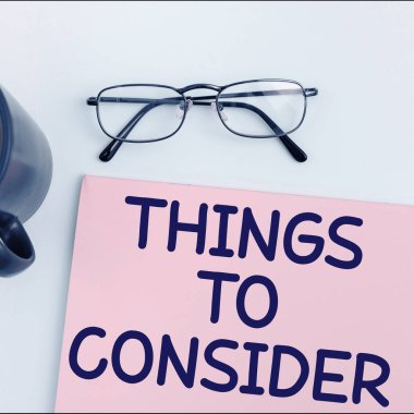 Düşünülmesi gereken şeyleri gösteren ilham perisi, kontrol edilecek iş yaklaşım listesi veya alışveriş zamanı tablosu