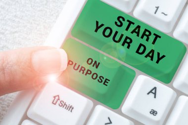 El yazısı metni Gününüzü Amaçla Başlat, İş yaklaşımı Ne yapacağınız hakkında temiz fikirlere sahip olun