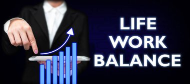 Metin Hayat Çalışma Dengesi 'ni gösteren yazılar, iş dünyası dengeleyicisinin işi ve kişisel zamanı arasında ihtiyacı olan kişi