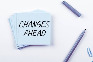 İlerideki Değişiklikleri gösteren metin işareti, değiştirilecek iş genel görünümü ya da başka bir değişimle değiştirilecek başka bir değişime