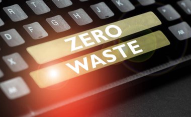 Sıfır Atık sunan metin başlığı, endüstriyel sorumluluk üzerine yazılmış sözcük gübreleme, geri dönüşüm ve yeniden kullanım içerir