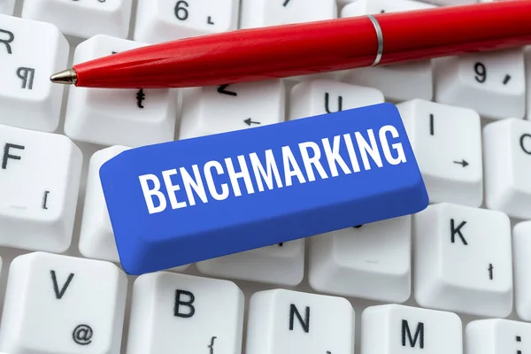 Konceptuell Bildtext Benchmarking Affärsidé Utvärdera Något Jämförelse Med Standardstrategi — Stockfoto