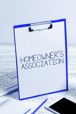 Ev Sahipleri Birliği 'ni gösteren metin yazısı, kayıplar ve şahısların evlerindeki hasarlar üzerine yazılmış söz