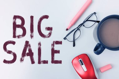 Metin yazma Büyük Satış ve İnternet Konsepti ürünleri yüksek indirimli satışa koyuyor Büyük fiyat Kara Cuma