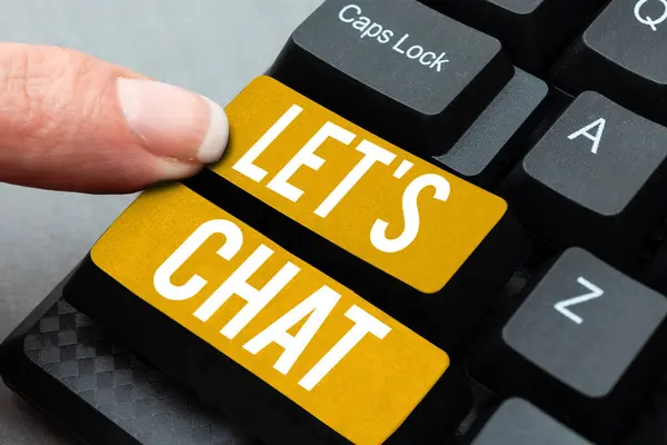 Exibição Conceitual Lets Chat Word Escrito Convidar Pessoa Ter Uma — Fotografia de Stock