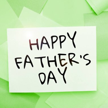 Tüm dünyadaki babaları kutlamak için yılın en iyi iş günlerini gösteren bir mesaj.