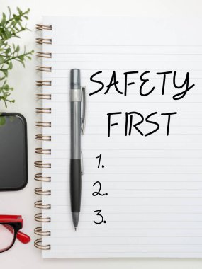 Önce el yazısı güvenliği, iş fikri gereksiz risklerden uzak dur güvenli yaşa dikkat et