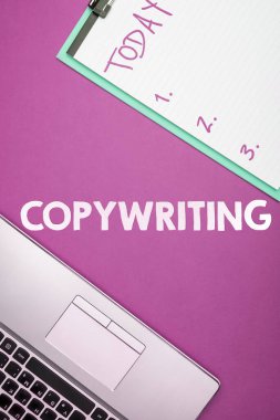 Metin işareti, metin yazarlığını, internet kavramını, reklam metnini veya tanıtım materyalini yazarken gösterir