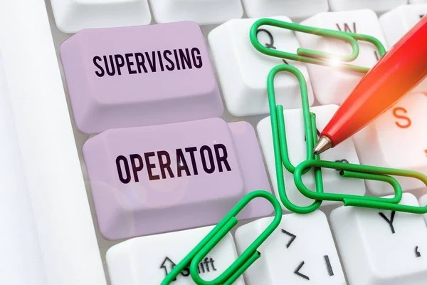 Testo Calligrafico Supervising Operator Business Concept Monitoraggio Coordinamento Delle Operazioni — Foto Stock