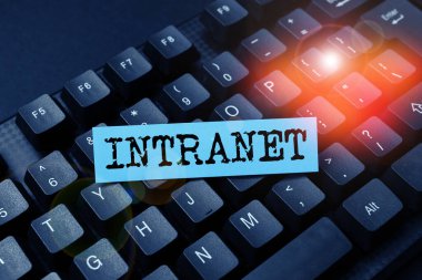 El yazısı metni Intranet, Kavram anlamı yerel ya da kısıtlı iletişim ağı, özellikle özel ağ