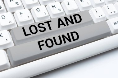 Konsept başlık Kayıp Eşya Bürosu Unutulmuş Şeyler Arama Servisini bulabileceğiniz bir iş yeri