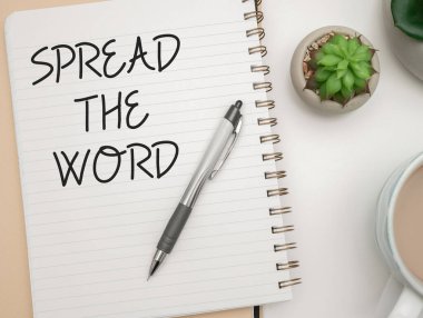 Metin gösterimi yazılıyor Kelimeyi yayın, İnternet Kavramı bilgileri veya haberleri sosyal medya kullanarak paylaşın