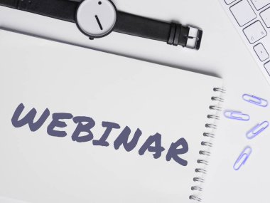 El yazısı işareti Webinar, İnternet konferansı üzerinden yürütülen seminer olarak tanımlanan iş konsepti