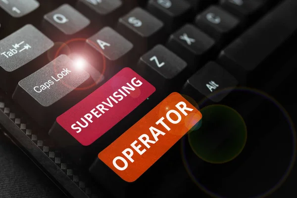 Texto Presentando Operador Supervisor Negocios Mostrando Monitoreo Coordinando Las Operaciones —  Fotos de Stock