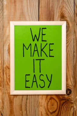 El yazısı tabelası İşi kolaylaştırıyoruz, iş kavramı alternatifler sunmak iş fikirlerini kolaylaştırıyor