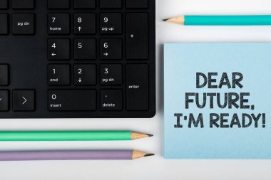 İlhamı gösteren metin Sevgili Gelecek, IM Hazır, İş konsepti İlerlemeye ya da gelecekle yüzleşmeye özgüvenli