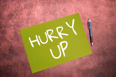 İlham veren bir metin. Acele et, Kavramsal fotoğraf. Birinden çok hızlı bir iş yapmasını istiyor.