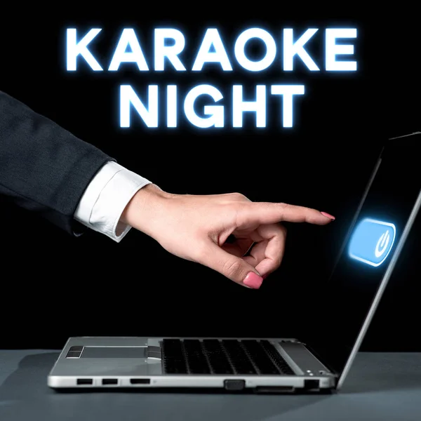 Inspiração Mostrando Sinal Karaoke Night Abordagem Negócios Entretenimento Cantando Longo — Fotografia de Stock