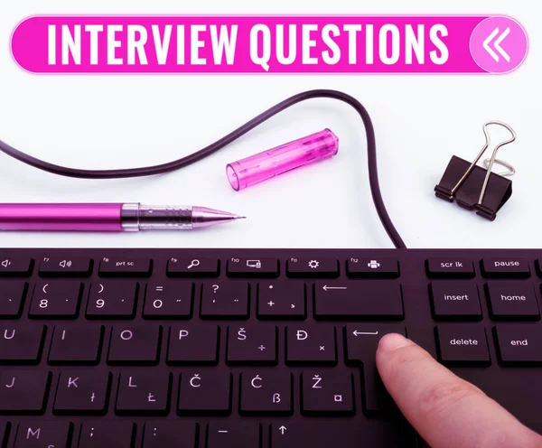 サインを示すインスピレーションインタビューの質問 ビジネスの概要インタビュー中に質問やお問い合わせされる典型的なトピック — ストック写真