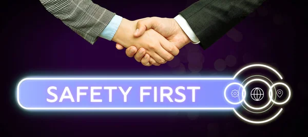 Koncepcionális Megjelenítés Biztonság Első Word Kerülje Szükségtelen Kockázatokat Élő Biztonságos — Stock Fotó